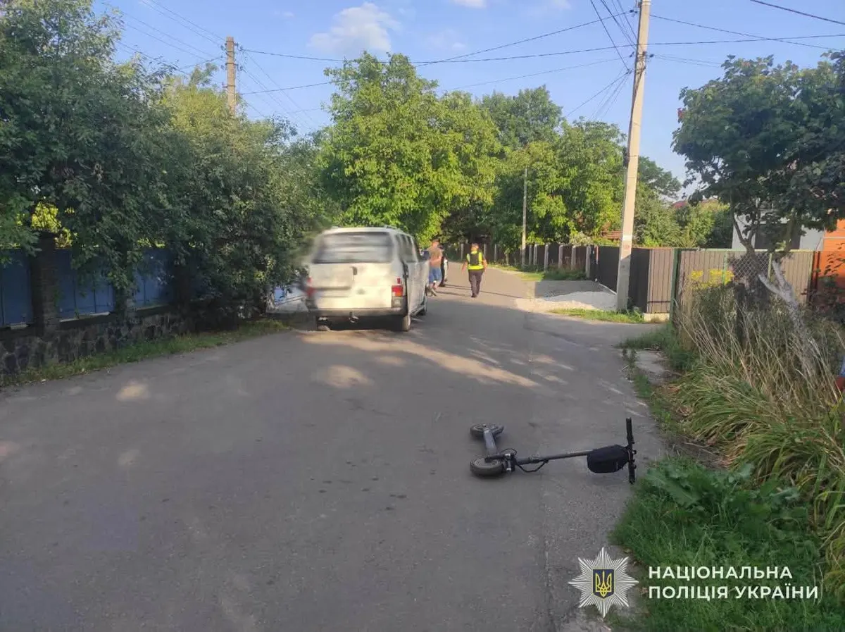 ДТП на Львівщині: електросамокат зіткнувся з Volkswagen Transporter