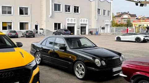 У Києві помітили Mercedes Brabus E V12 7.3 — найшвидший седан 90-х