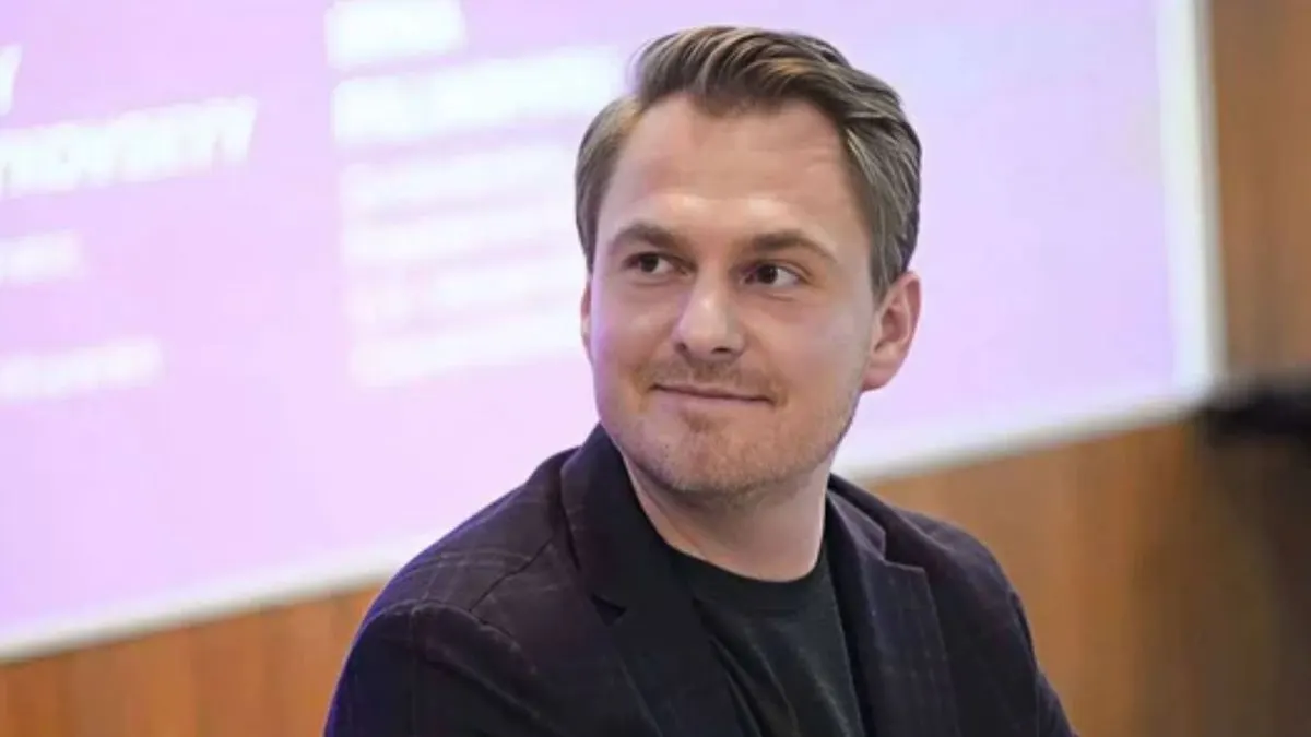 Кравченко виїхав з України на преміумтаксі: деталі, які він вказав у документах