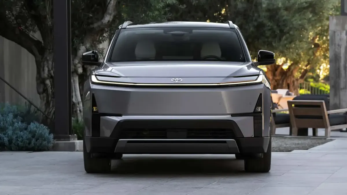 Toyota відклала електричний Highlander: нові терміни та запас ходу