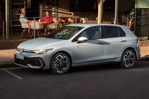 Німецький авторинок: Golf лідирує, Tesla Model Y зростає на 188%