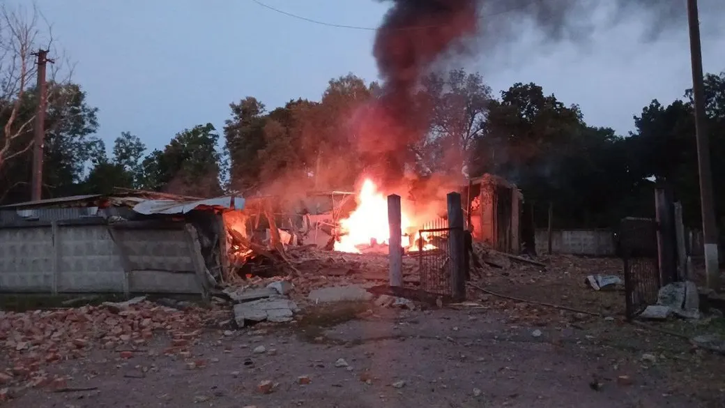 Удар РФ по Чернігівщині: зруйновано дільницю РЕМ, енергетики розбирають завали