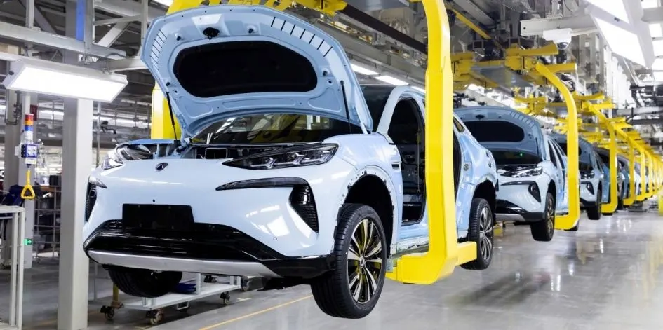 BYD будує в Європі мережу з трьох заводів і хоче купити готове підприємство
