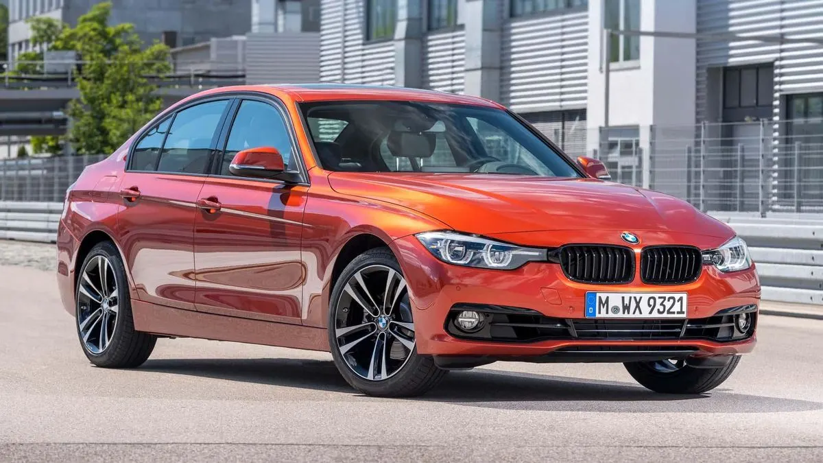 BMW відкликає 189 тисяч седанів: вода в реле стартера загрожує пожежею