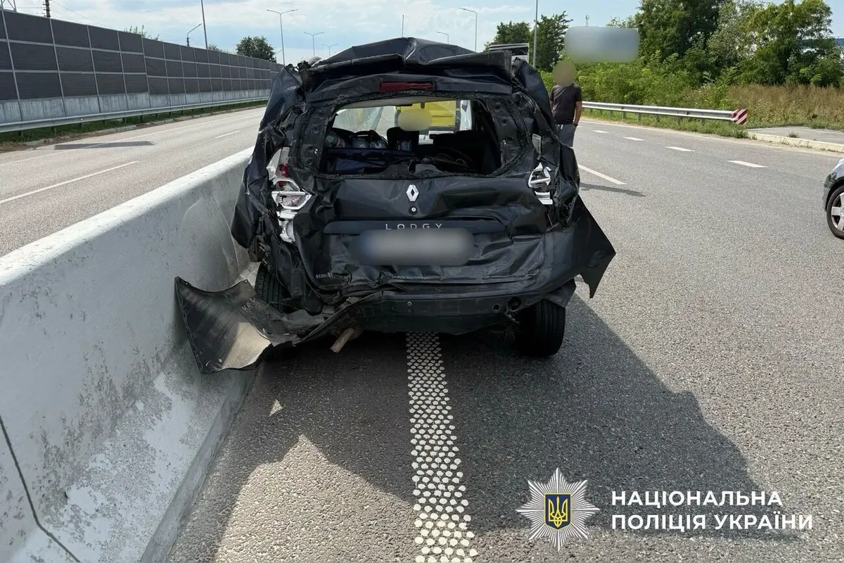 Під Броварами вантажівка протаранила Renault: постраждала 16-річна дівчина