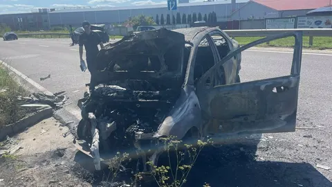 На Львівщині Tesla зіткнулася з Chevrolet: постраждали троє людей