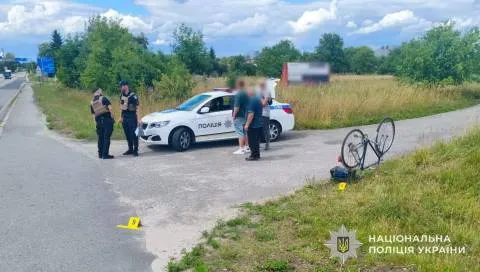 Велосипедист потрапив у лікарню після зіткнення з Kia на трасі під Львовом