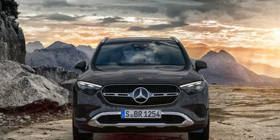 Mercedes відкликає 310 000 авто через ризик самовільного руху