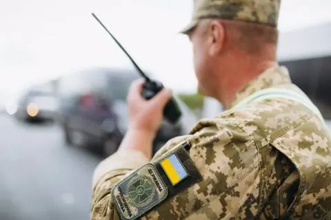 90 авто та 2 автобуси: найбільша черга на кордоні з Польщею — у «Краківці»