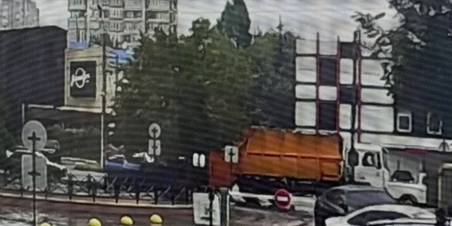 В Одесі комунальники викинули бампер за 200 тисяч гривень: власник готує заяву в поліцію