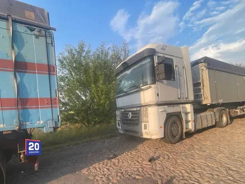 Смертельна помилка: 19-річний водій загинув під колесами власної вантажівки