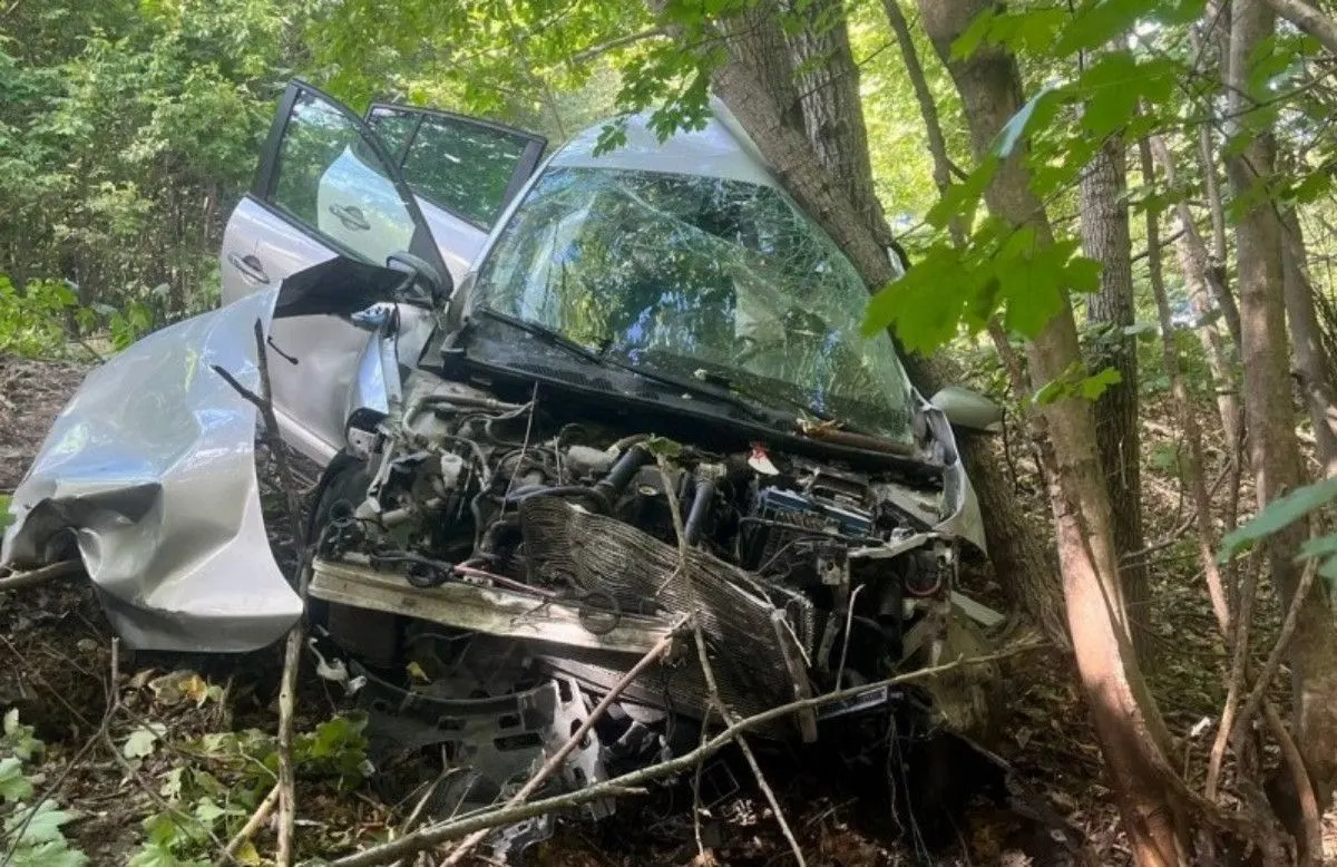 Renault злетів у кювет біля Рова: двоє постраждалих, поліція веде розслідування