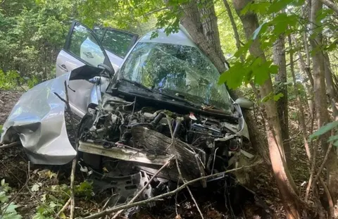 Renault злетів у кювет біля Рова: двоє постраждалих, поліція веде розслідування